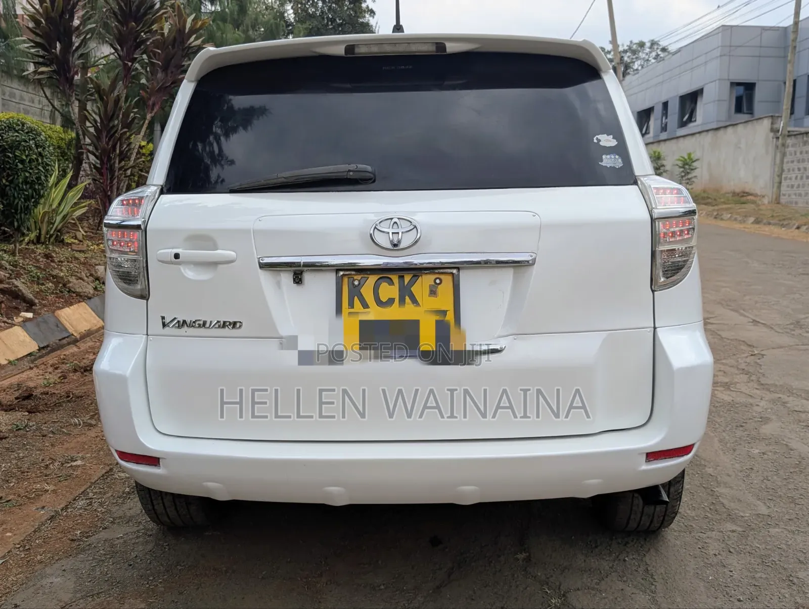 Toyota Vanguard 2010 White