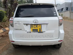 Toyota Vanguard 2010 White