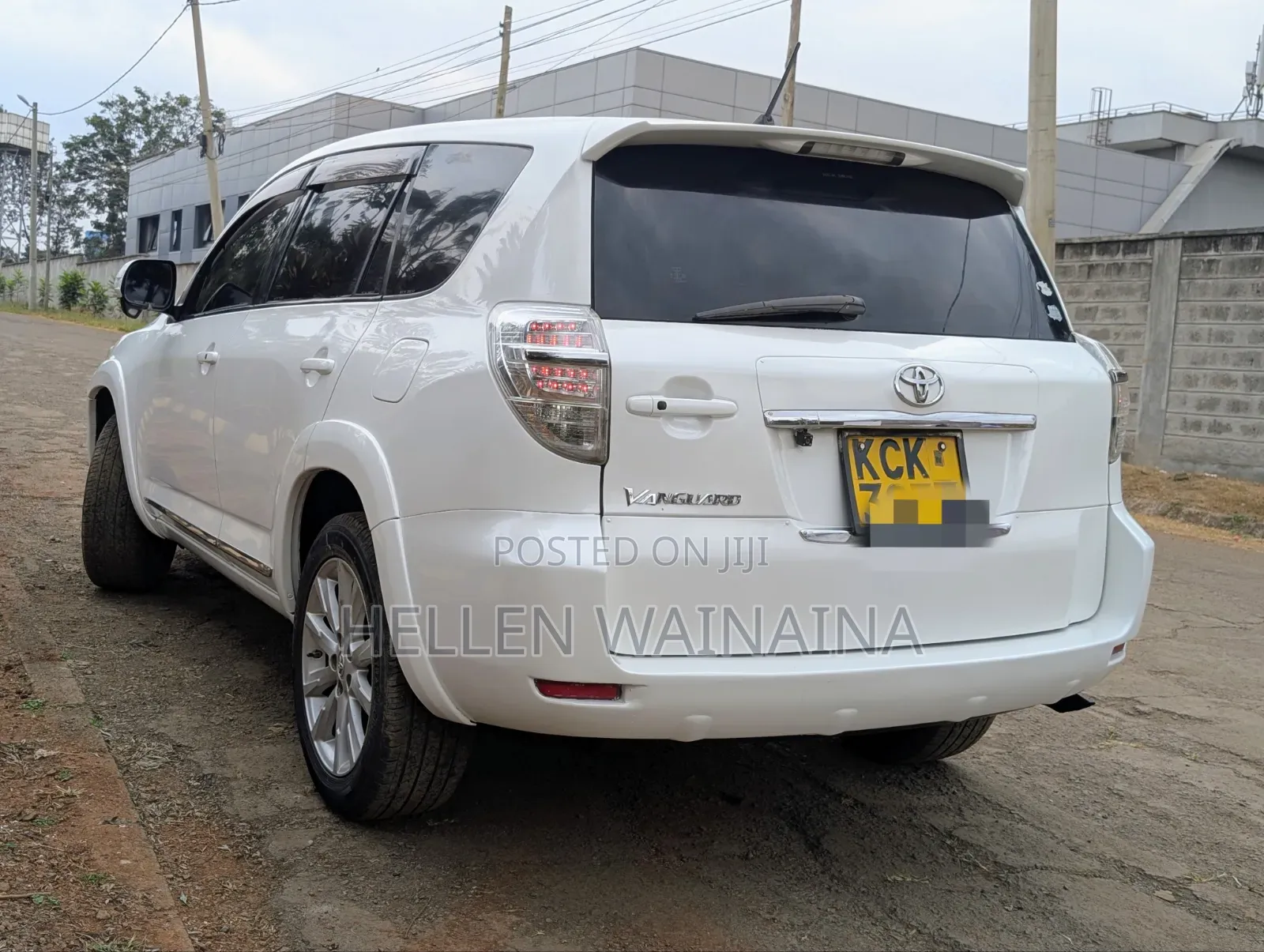 Toyota Vanguard 2010 White