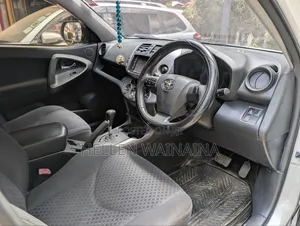 Toyota Vanguard 2010 White