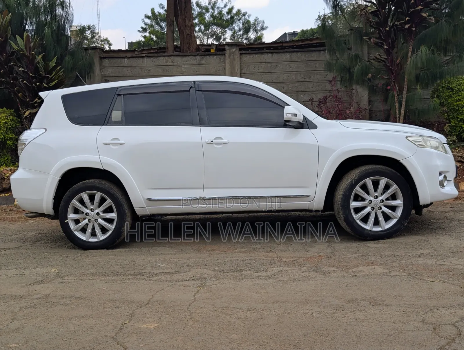Toyota Vanguard 2010 White