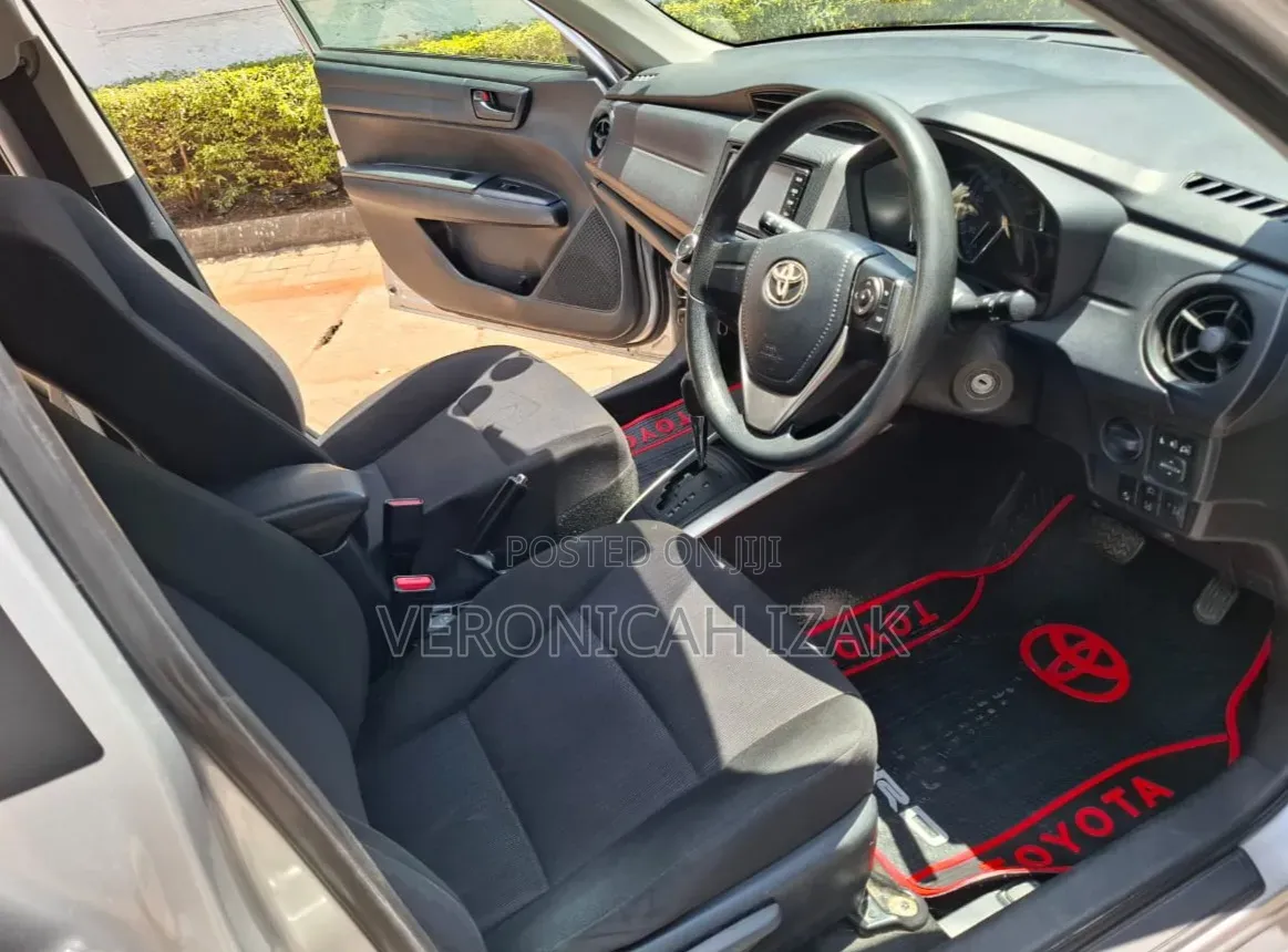 Toyota Corolla Fielder 2018 Silver