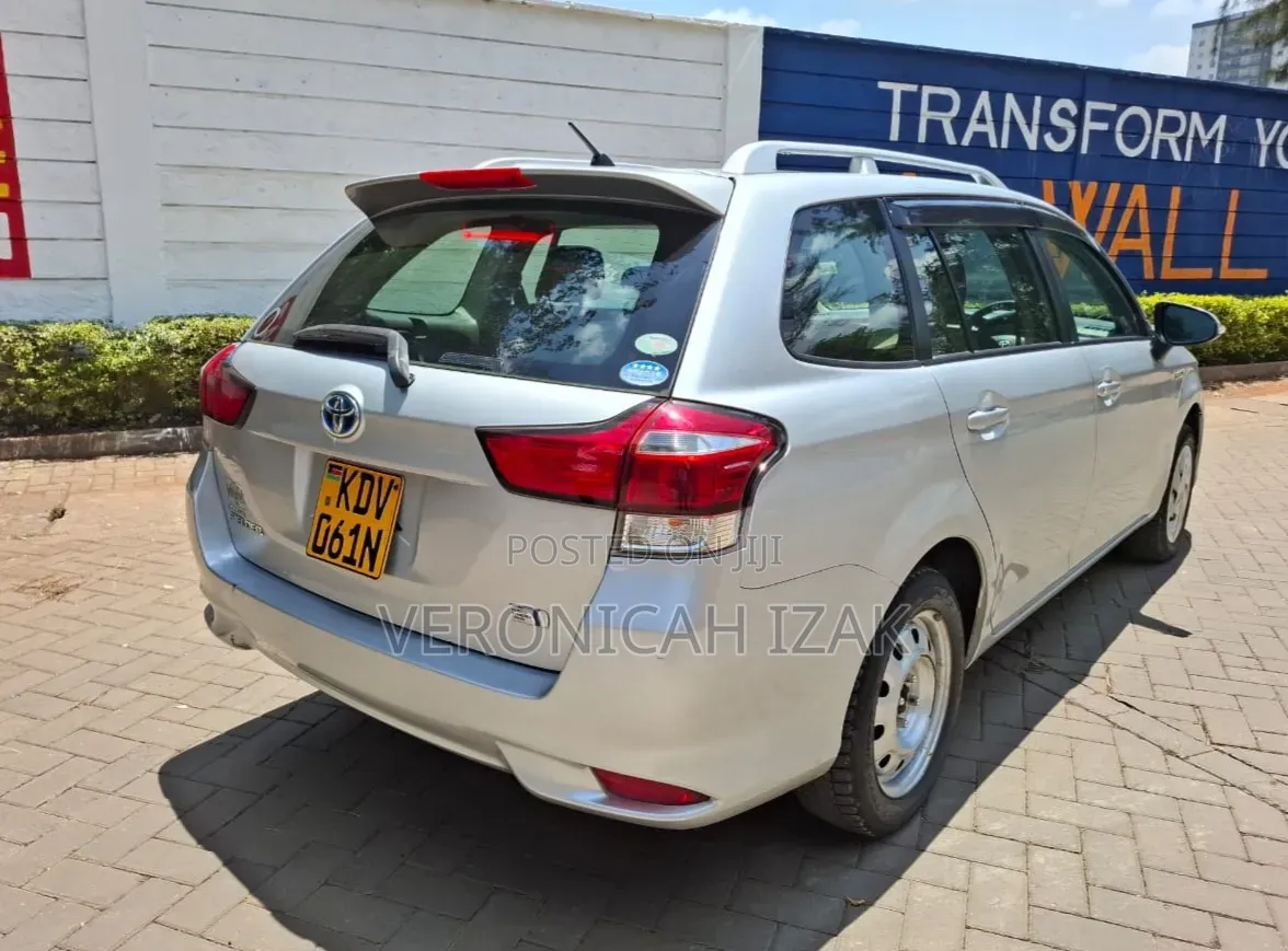 Toyota Corolla Fielder 2018 Silver