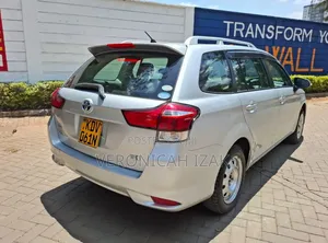 Toyota Corolla Fielder 2018 Silver