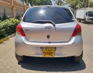 Toyota Vitz 2008 Silver