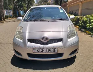 Toyota Vitz 2008 Silver