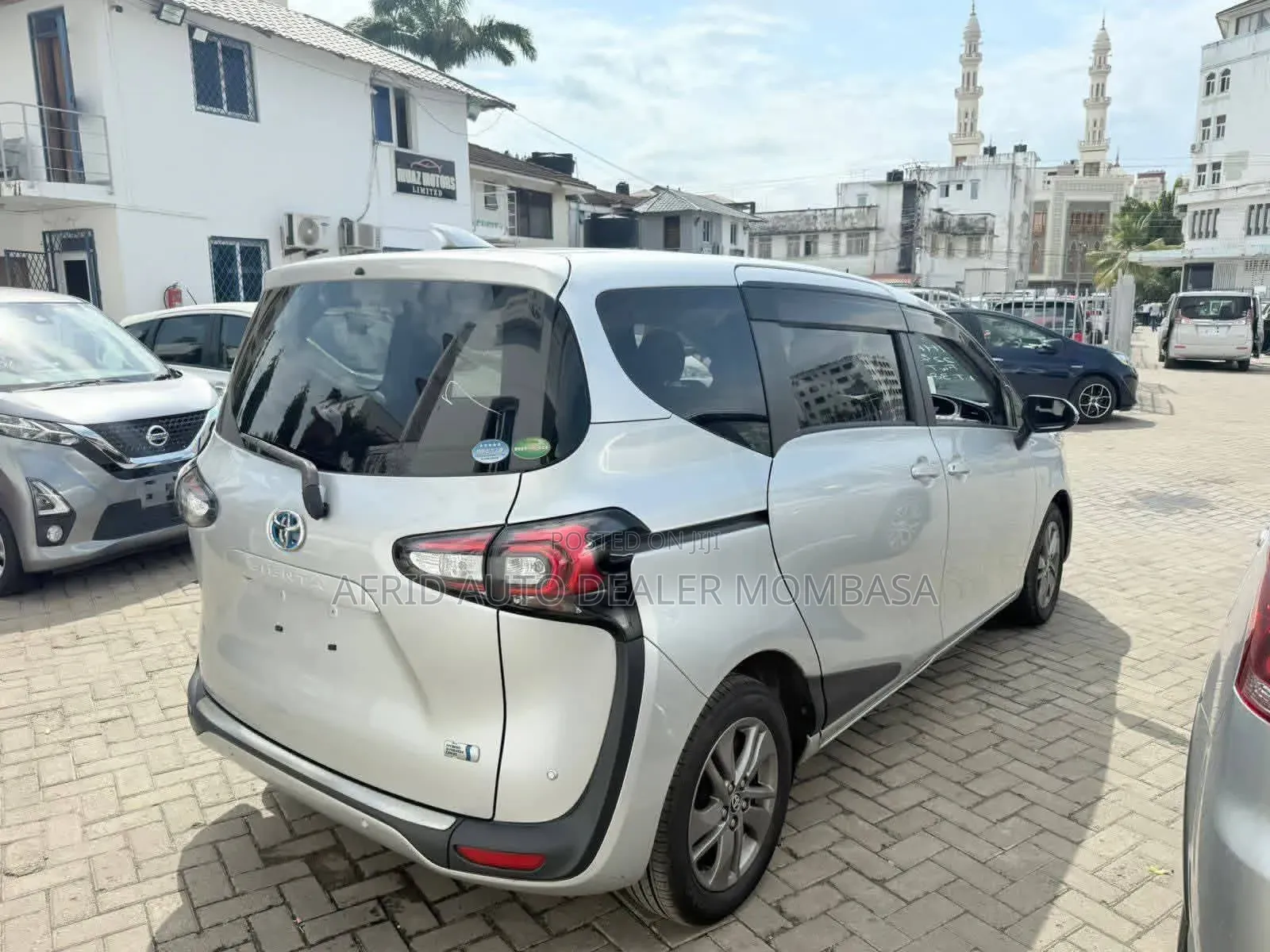 Toyota Sienta 2019 Silver