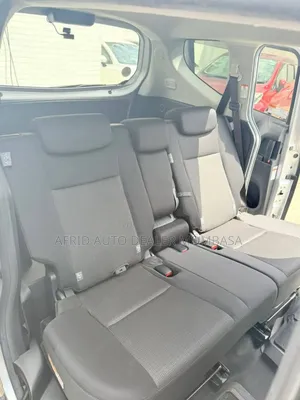 Toyota Sienta 2019 Silver