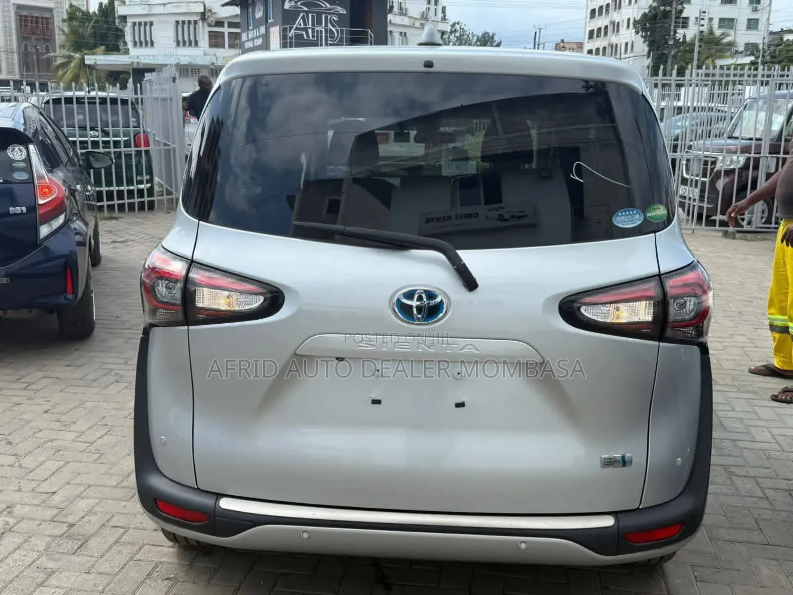 Toyota Sienta 2019 Silver