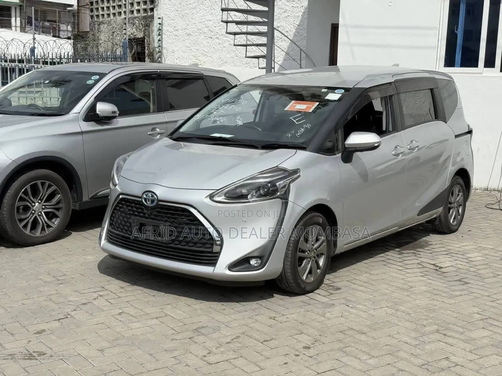 Toyota Sienta 2019 Silver