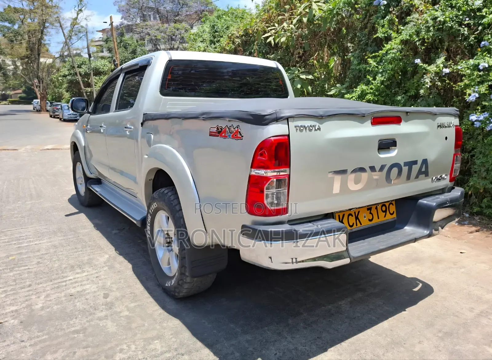 Toyota Hilux 2010 Brown
