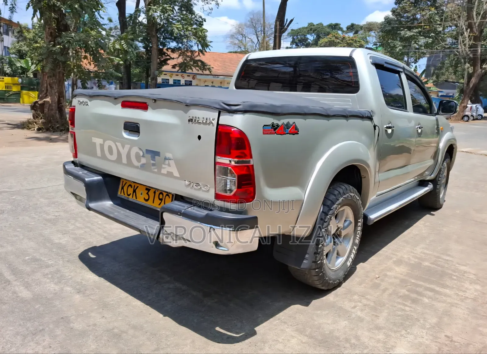 Toyota Hilux 2010 Brown