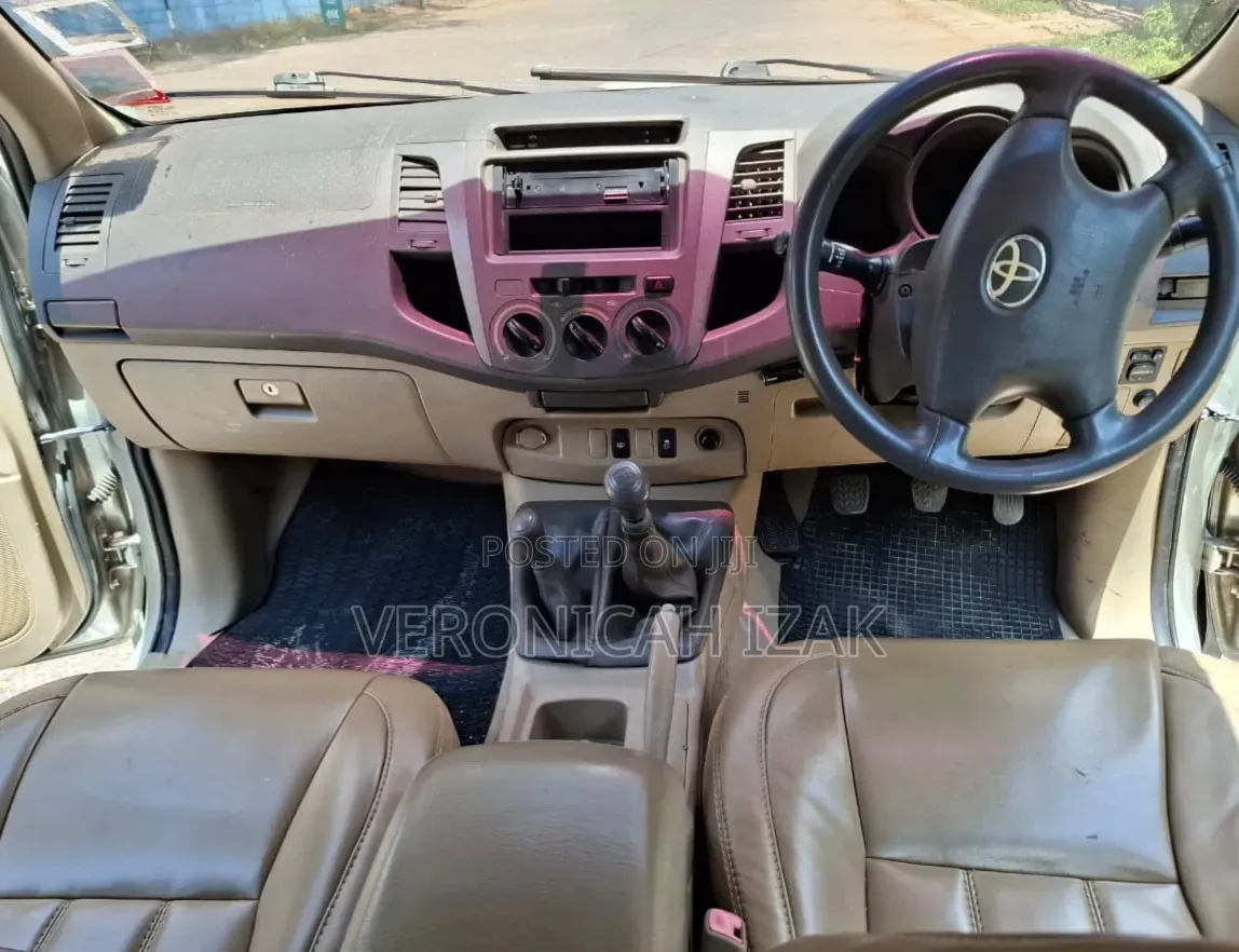 Toyota Hilux 2010 Brown