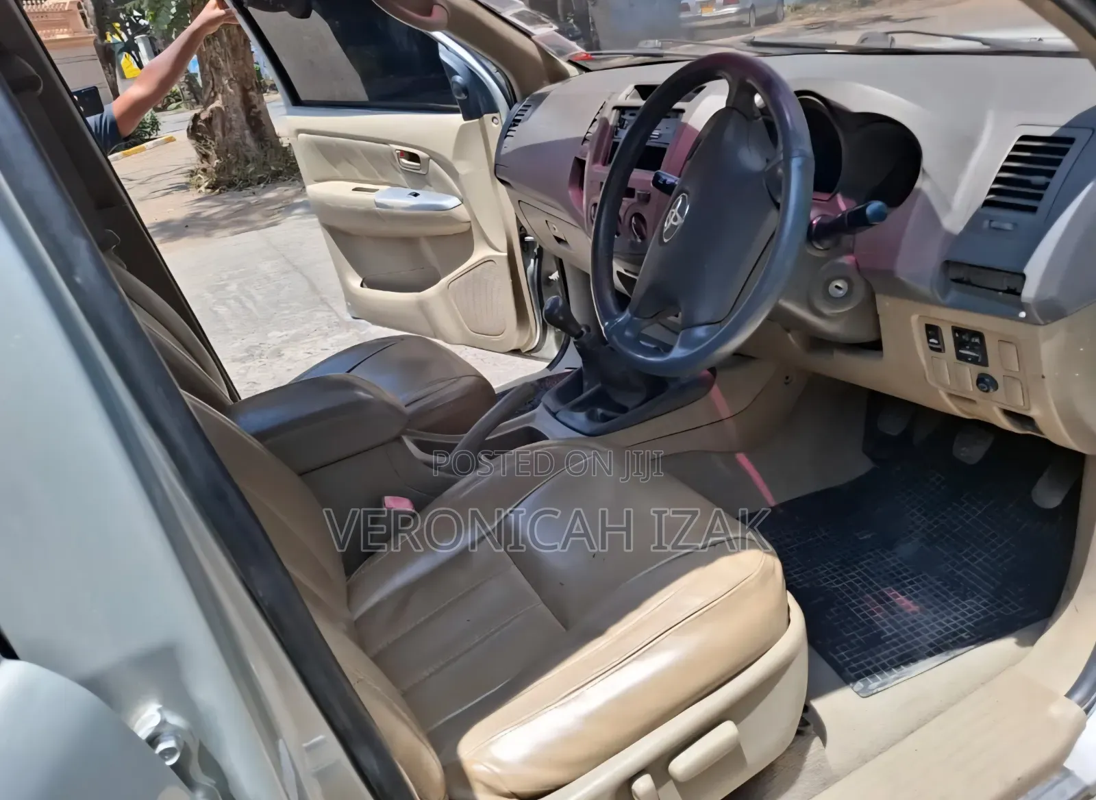 Toyota Hilux 2010 Brown