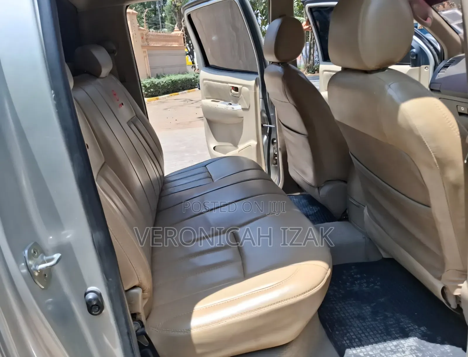 Toyota Hilux 2010 Brown