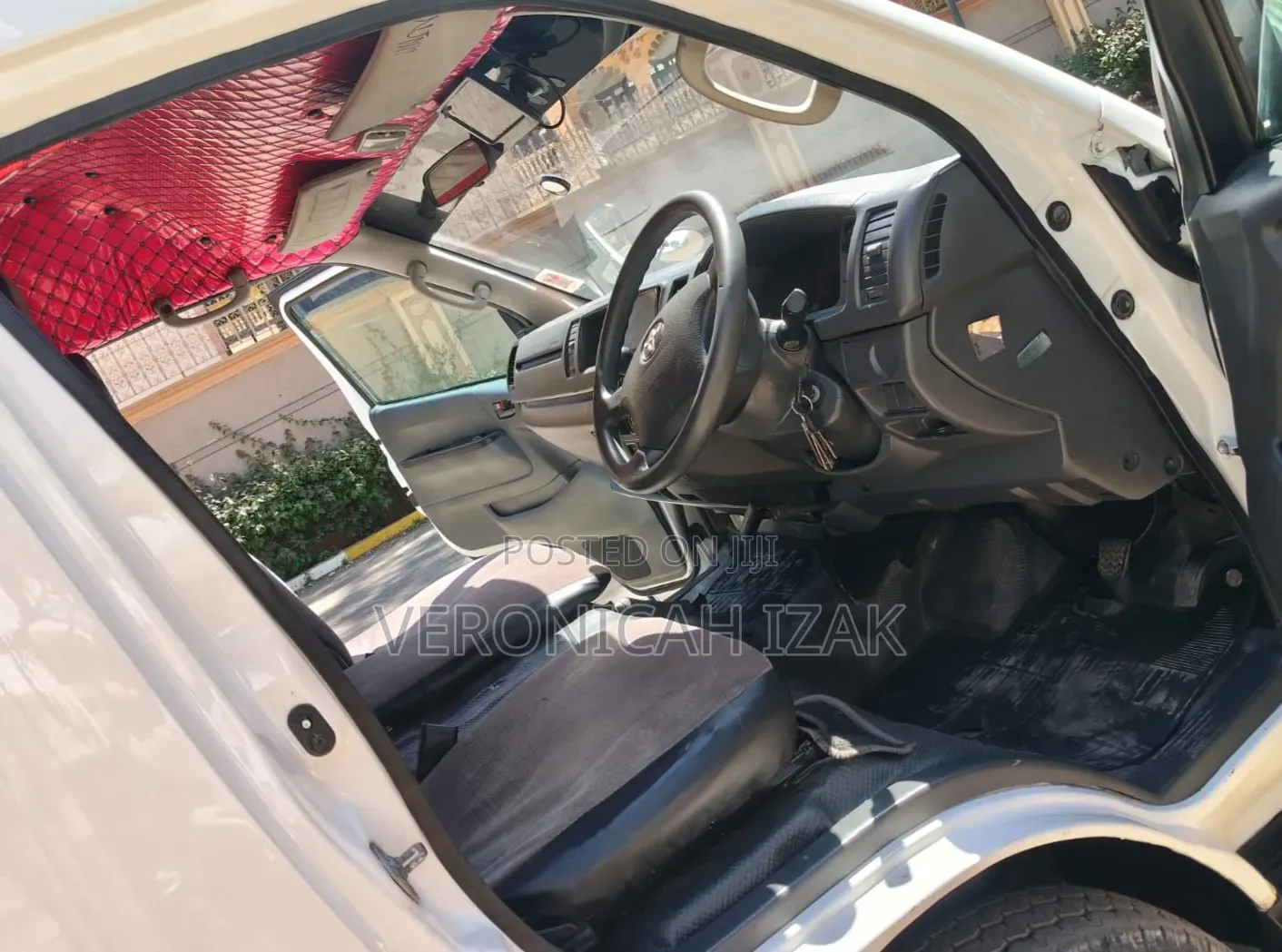 Toyota HiAce 2017 White