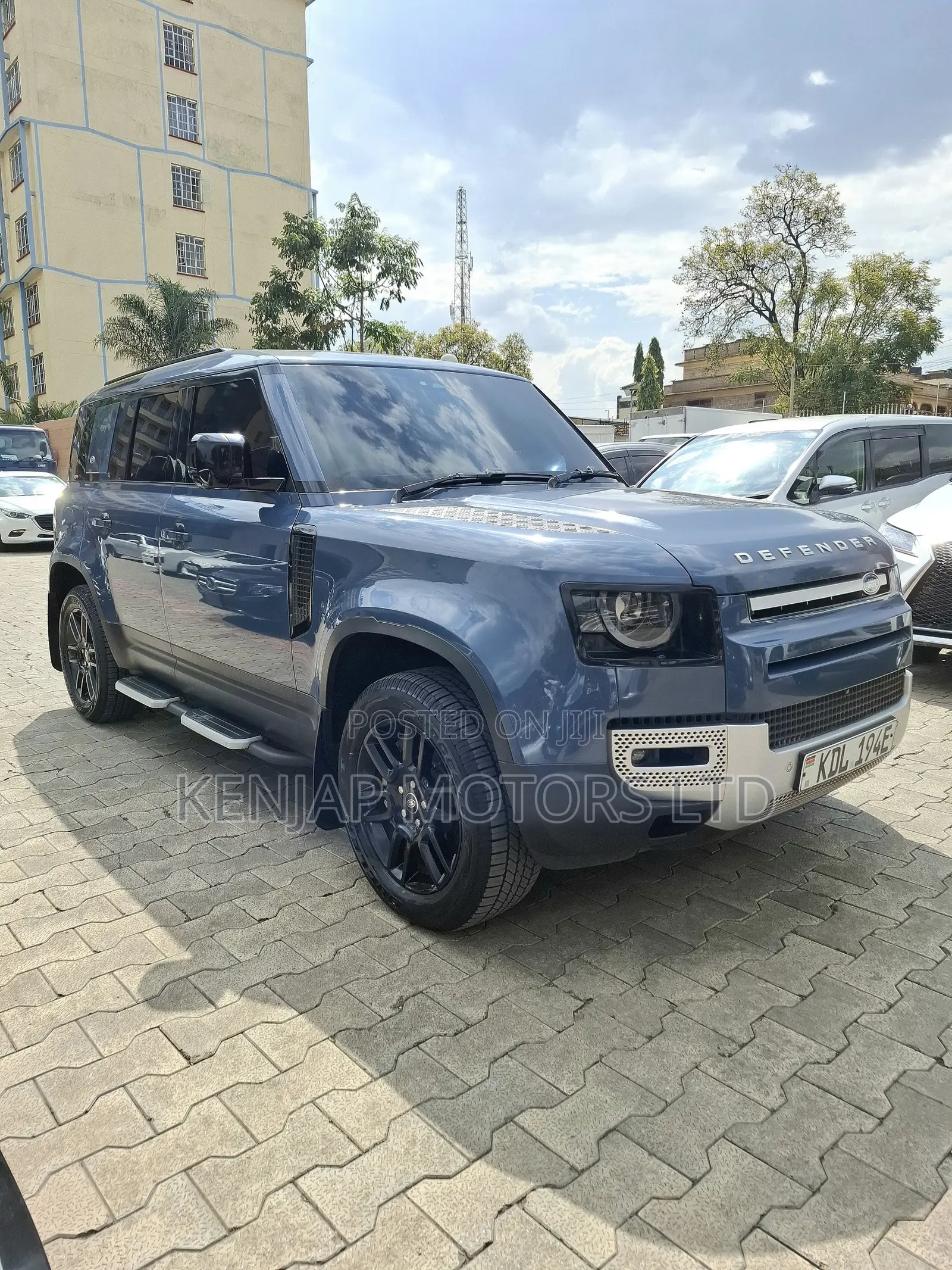 Land Rover Defender 2023 Blue
