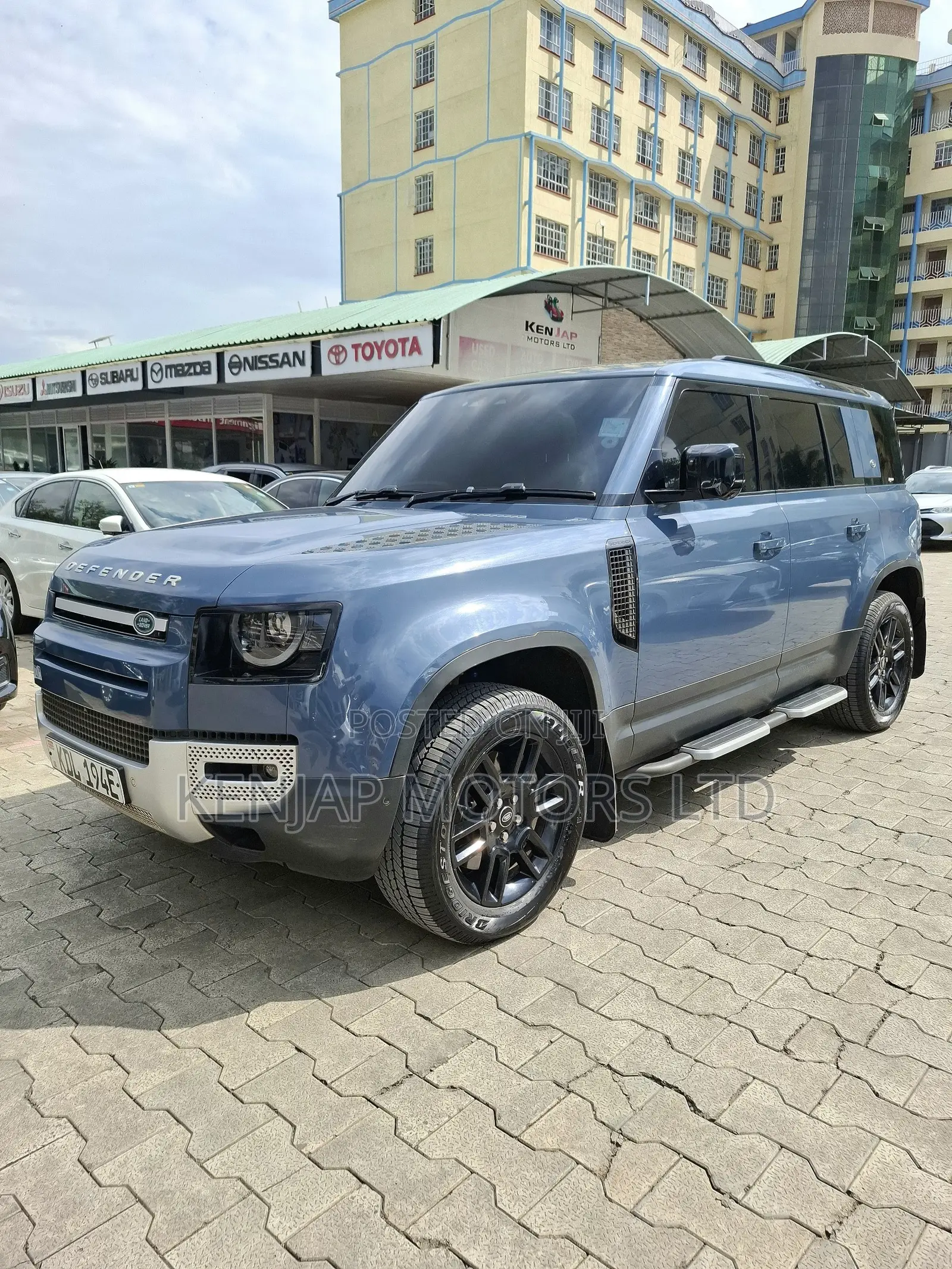 Land Rover Defender 2023 Blue