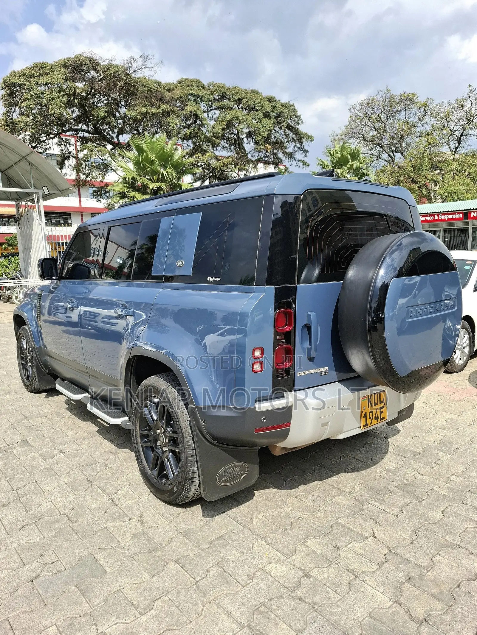 Land Rover Defender 2023 Blue