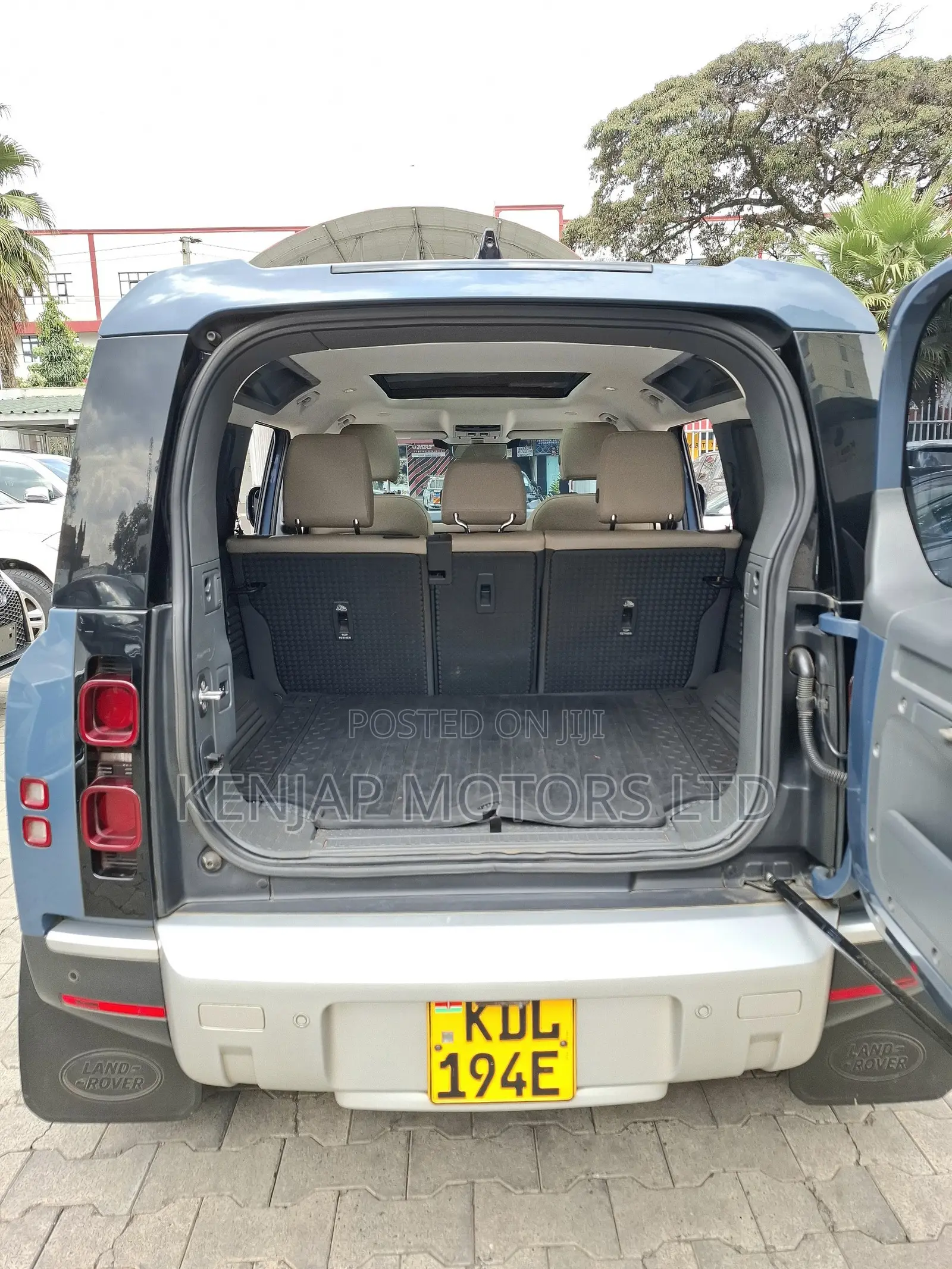 Land Rover Defender 2023 Blue