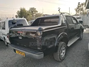 Toyota Hilux 2013 Black