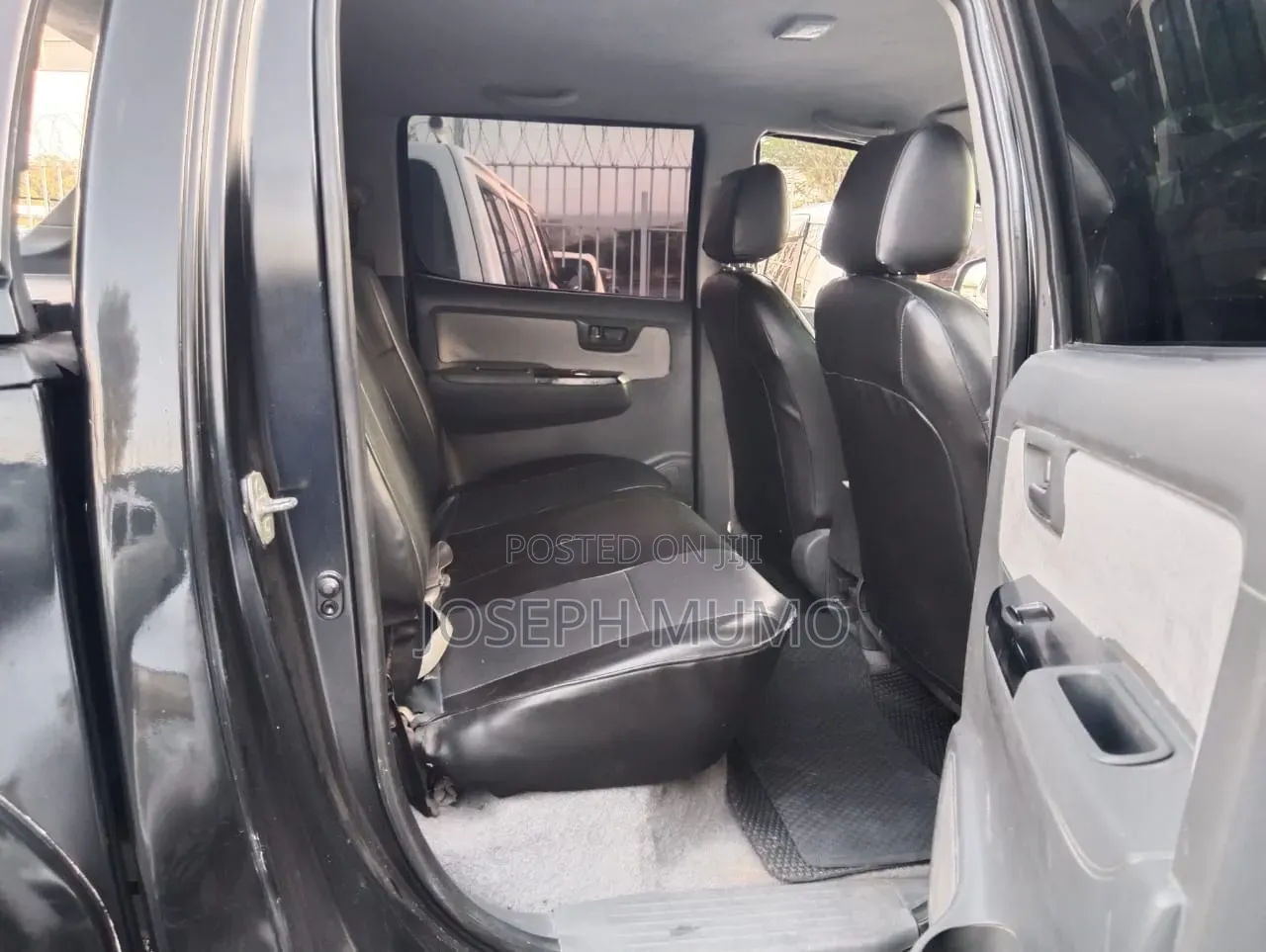 Toyota Hilux 2013 Black
