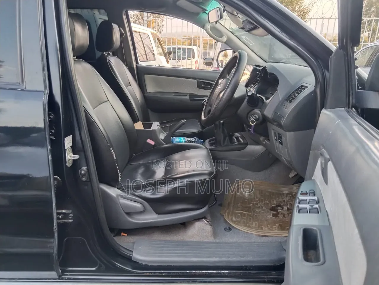 Toyota Hilux 2013 Black