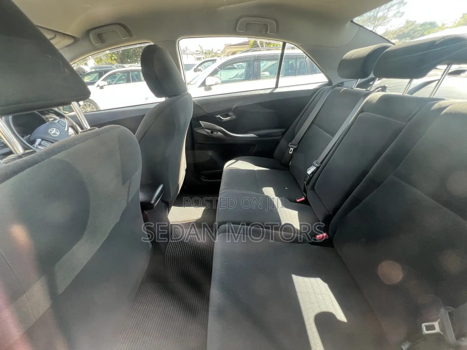 Toyota Premio 2019 Silver