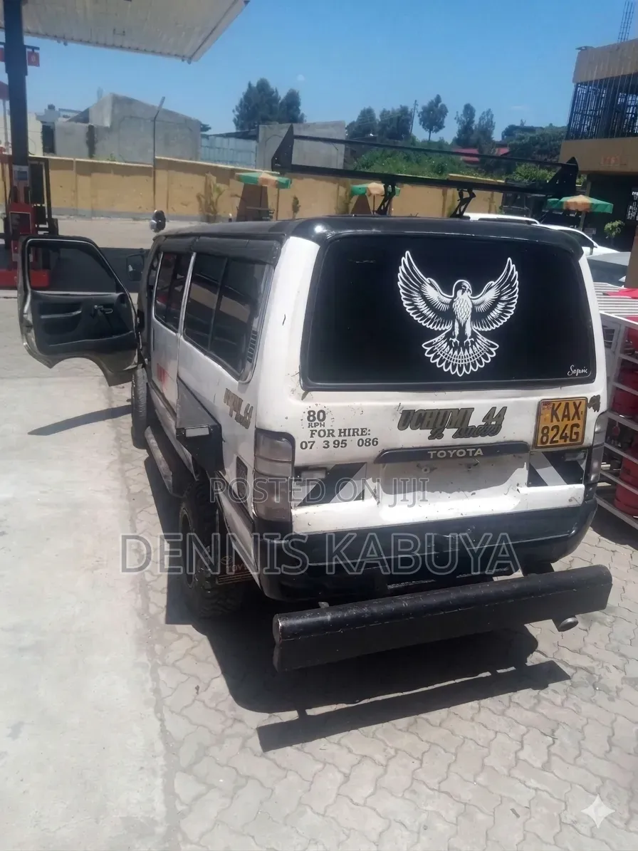 Toyota HiAce 2002 White