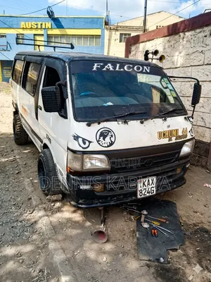 Toyota HiAce 2002 White