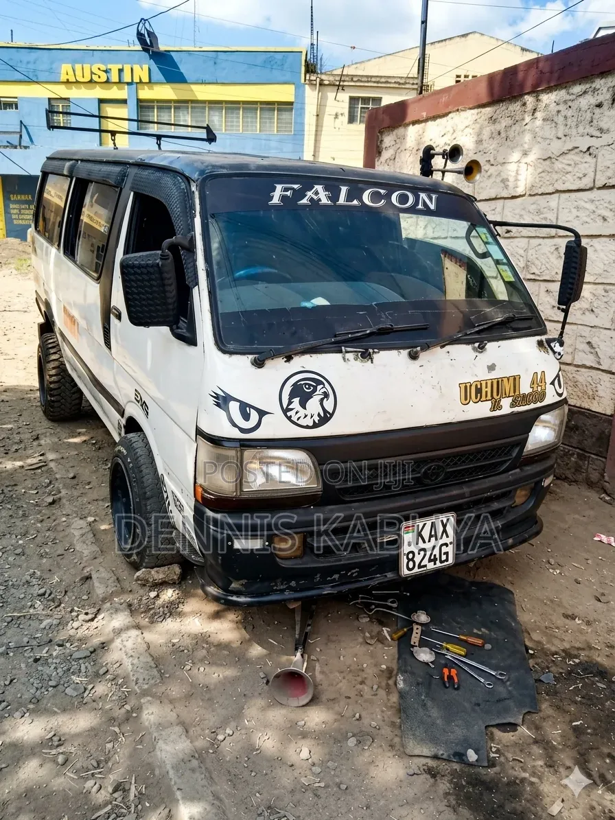 Toyota HiAce 2002 White