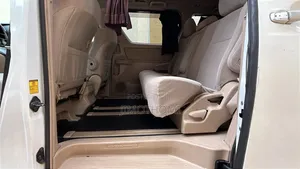 Toyota Vellfire Z 2.4 FWD 7-Seater 2012 White