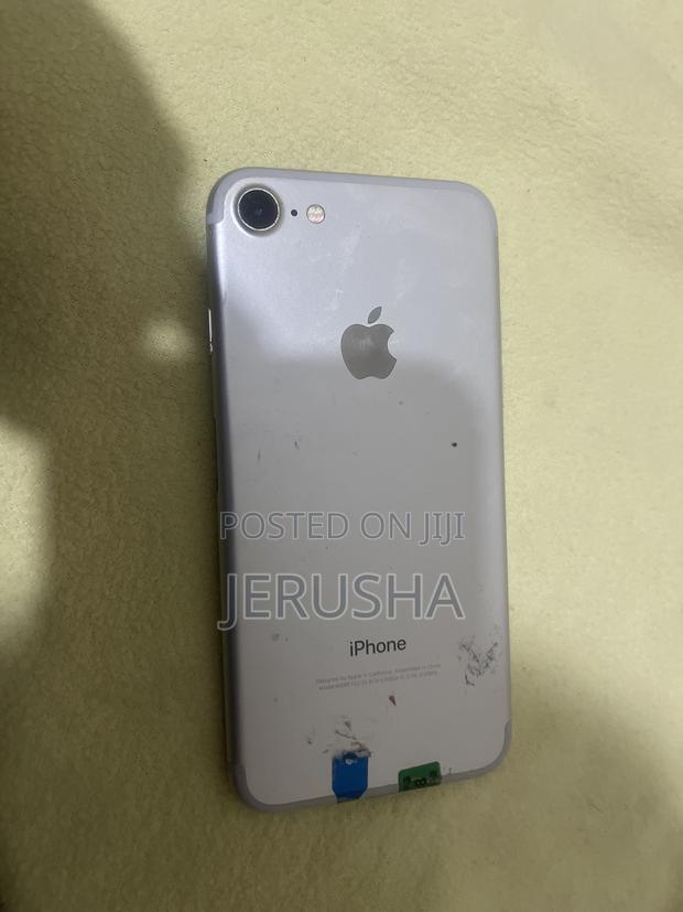 New Apple iPhone 7 32 GB Silver - thumbnail 2