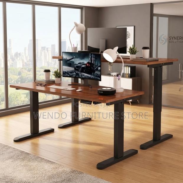 Office Desk; Height Adjustable 1400mm Brown Electric Table