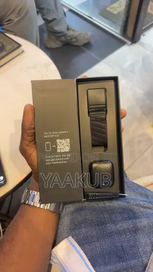 WHOOP 4.0 Fitness & Health Tracker – Excellent Condition