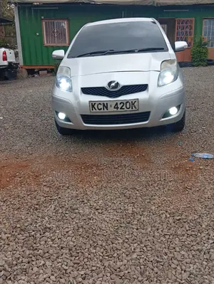 Toyota Vitz 1.3 FWD 5dr 2010 Silver