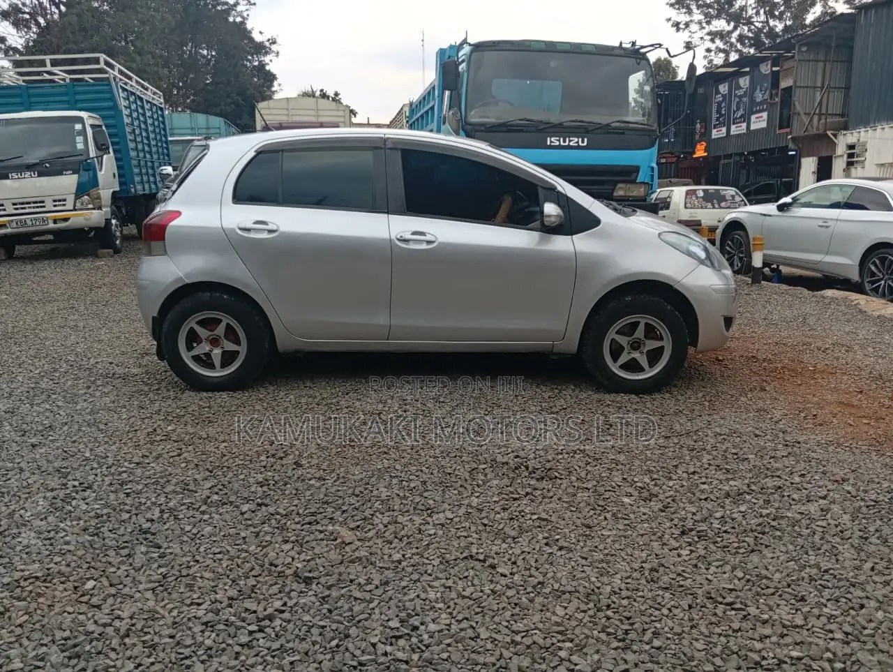 Toyota Vitz 1.3 FWD 5dr 2010 Silver