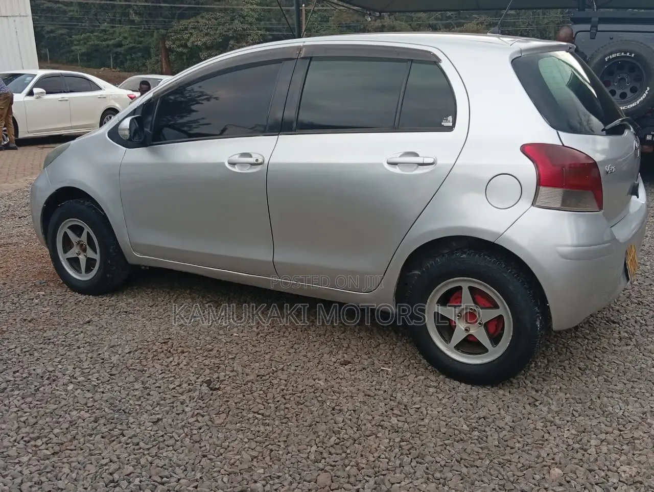 Toyota Vitz 1.3 FWD 5dr 2010 Silver