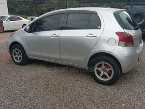 Toyota Vitz 1.3 FWD 5dr 2010 Silver