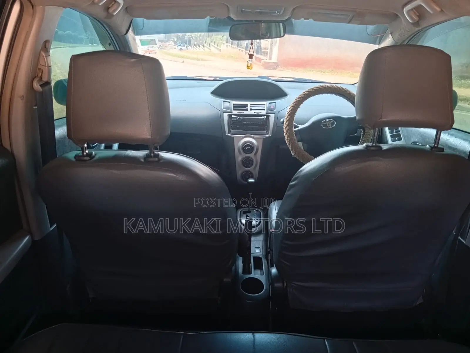 Toyota Vitz 1.3 FWD 5dr 2010 Silver