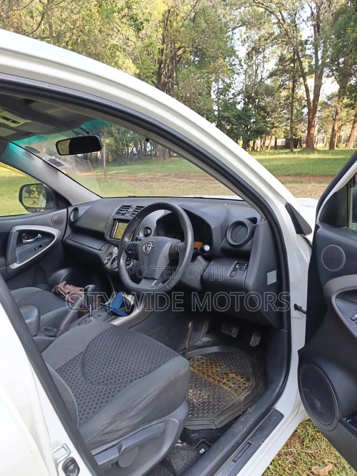 Toyota Vanguard 2012 Pearl