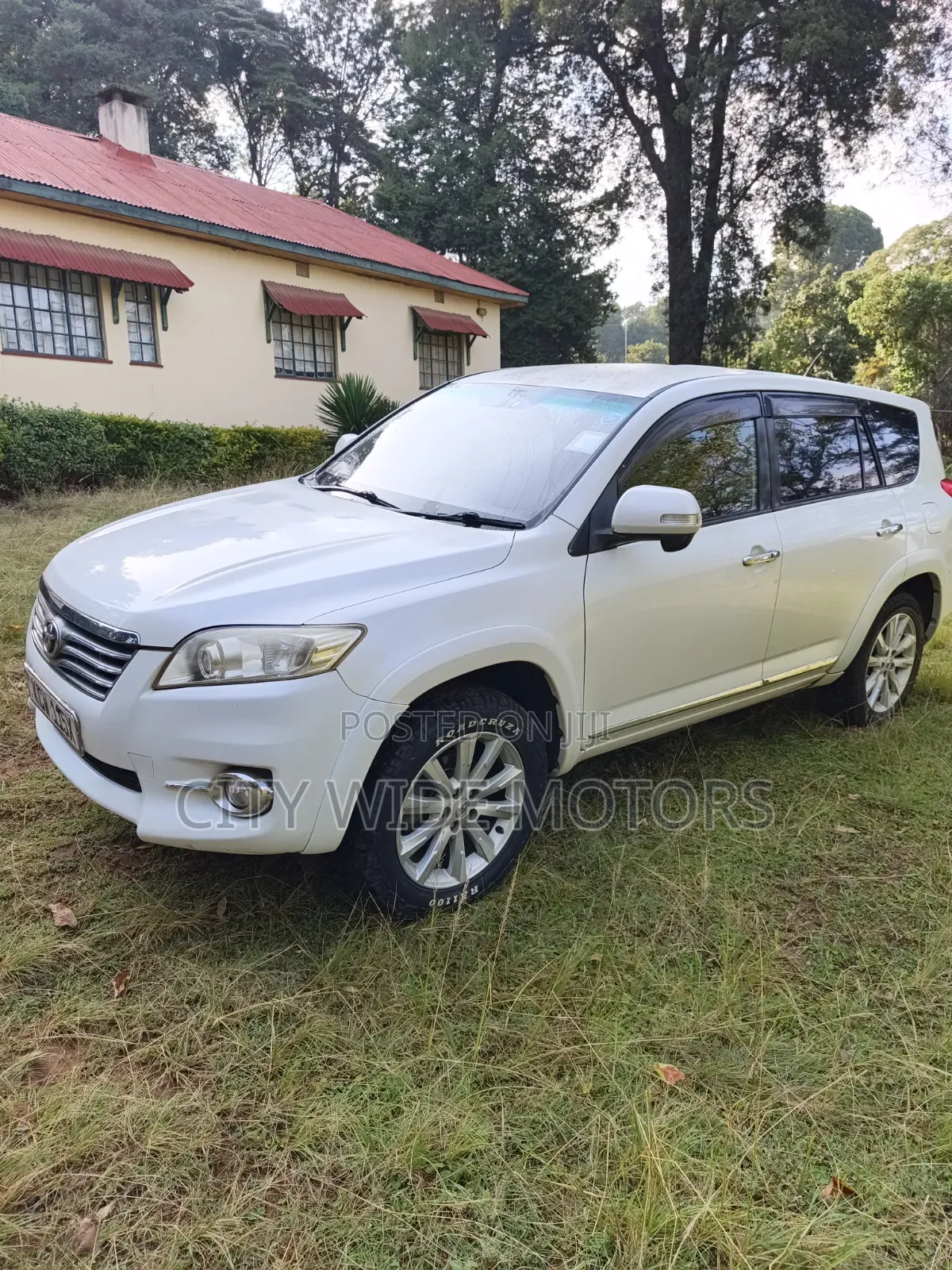 Toyota Vanguard 2012 Pearl