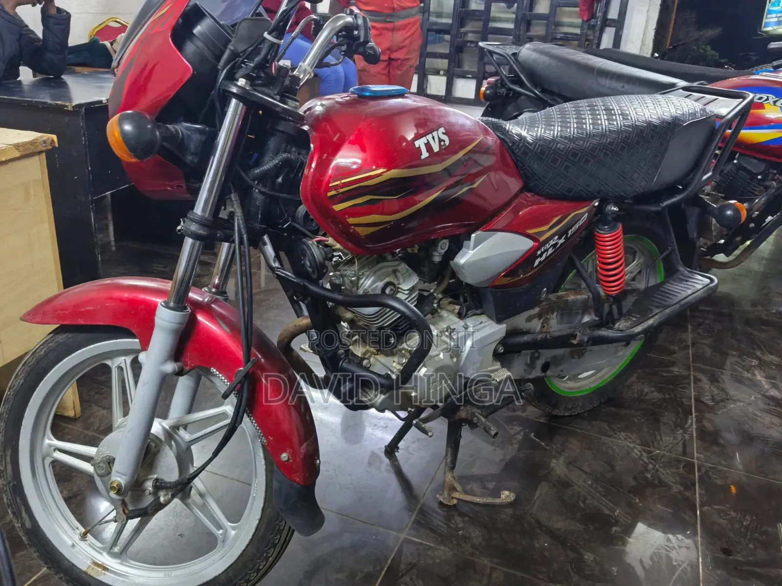 TVS HLX Plus ES 2025 Red