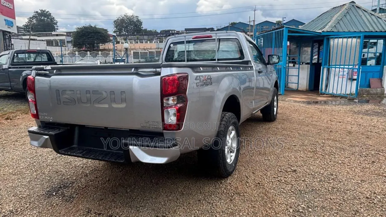 New Isuzu D-MAX 2024 Silver