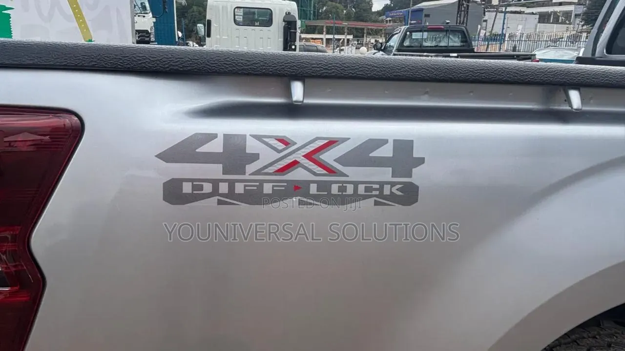 New Isuzu D-MAX 2024 Silver