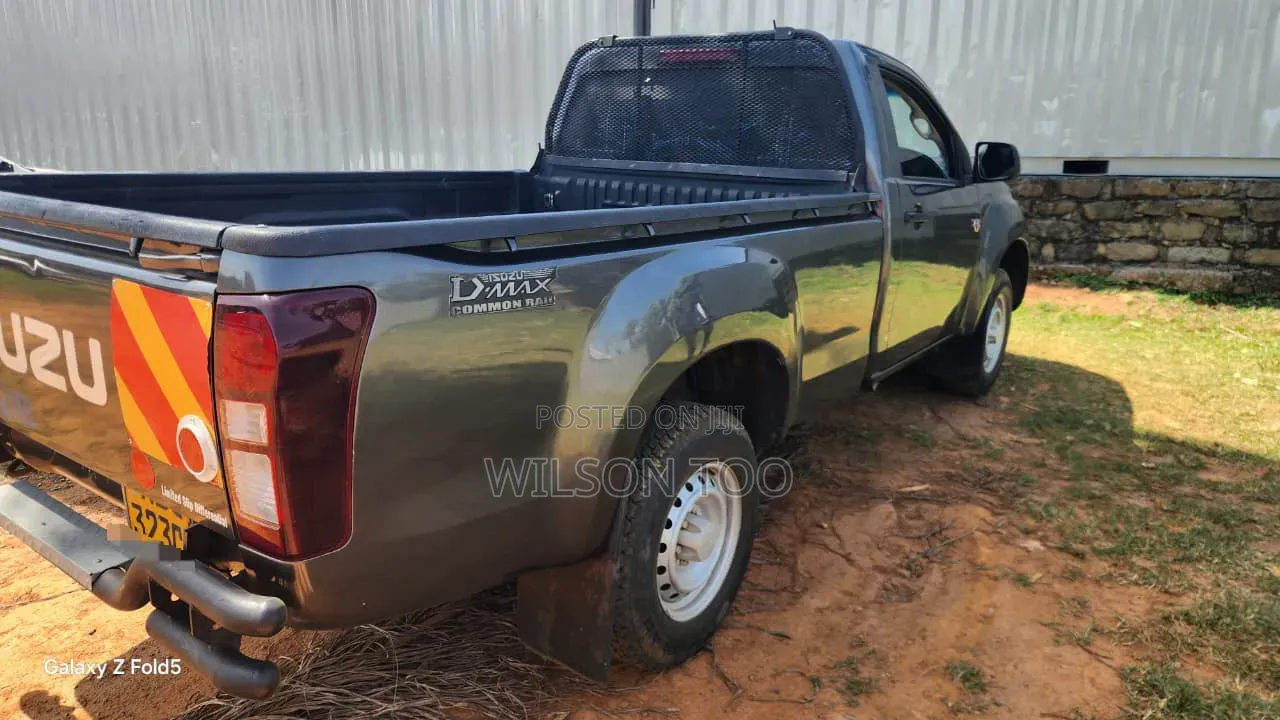 Isuzu D-MAX 2022 Gray