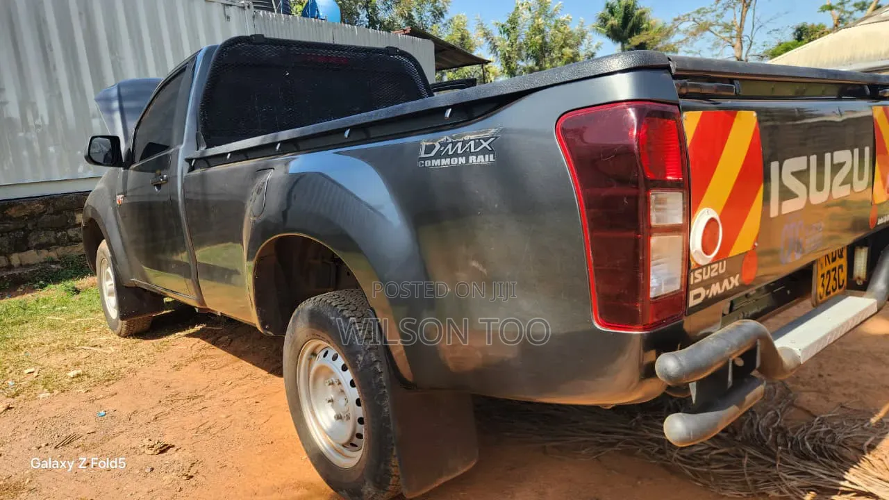 Isuzu D-MAX 2022 Gray