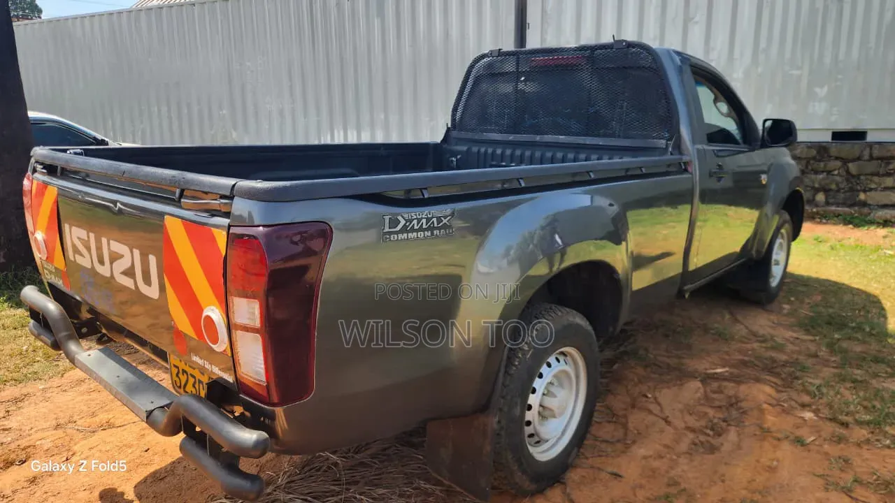 Isuzu D-MAX 2022 Gray