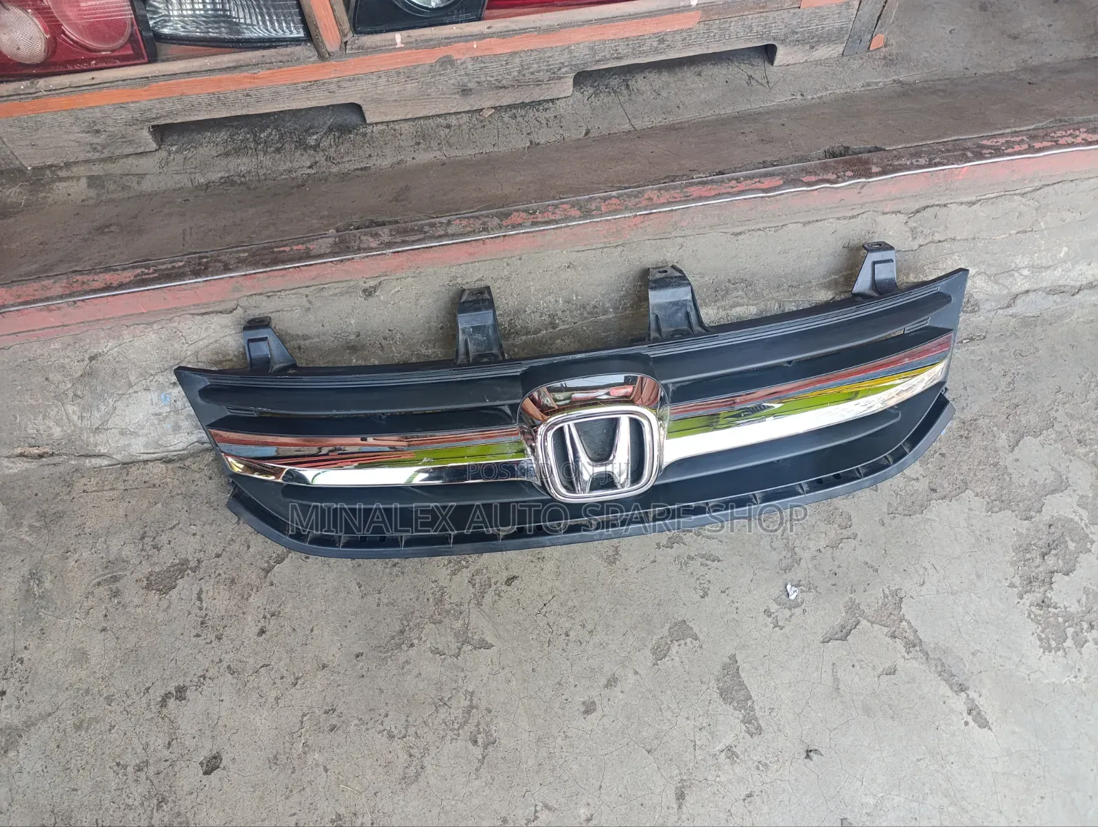 Honda Stream Front Grill Complete With Chrome