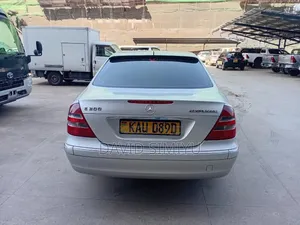 Mercedes-Benz E200 2005 Silver